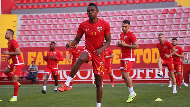 Beşiktaş, Bernard Mensah'ı renklerine bağladı!