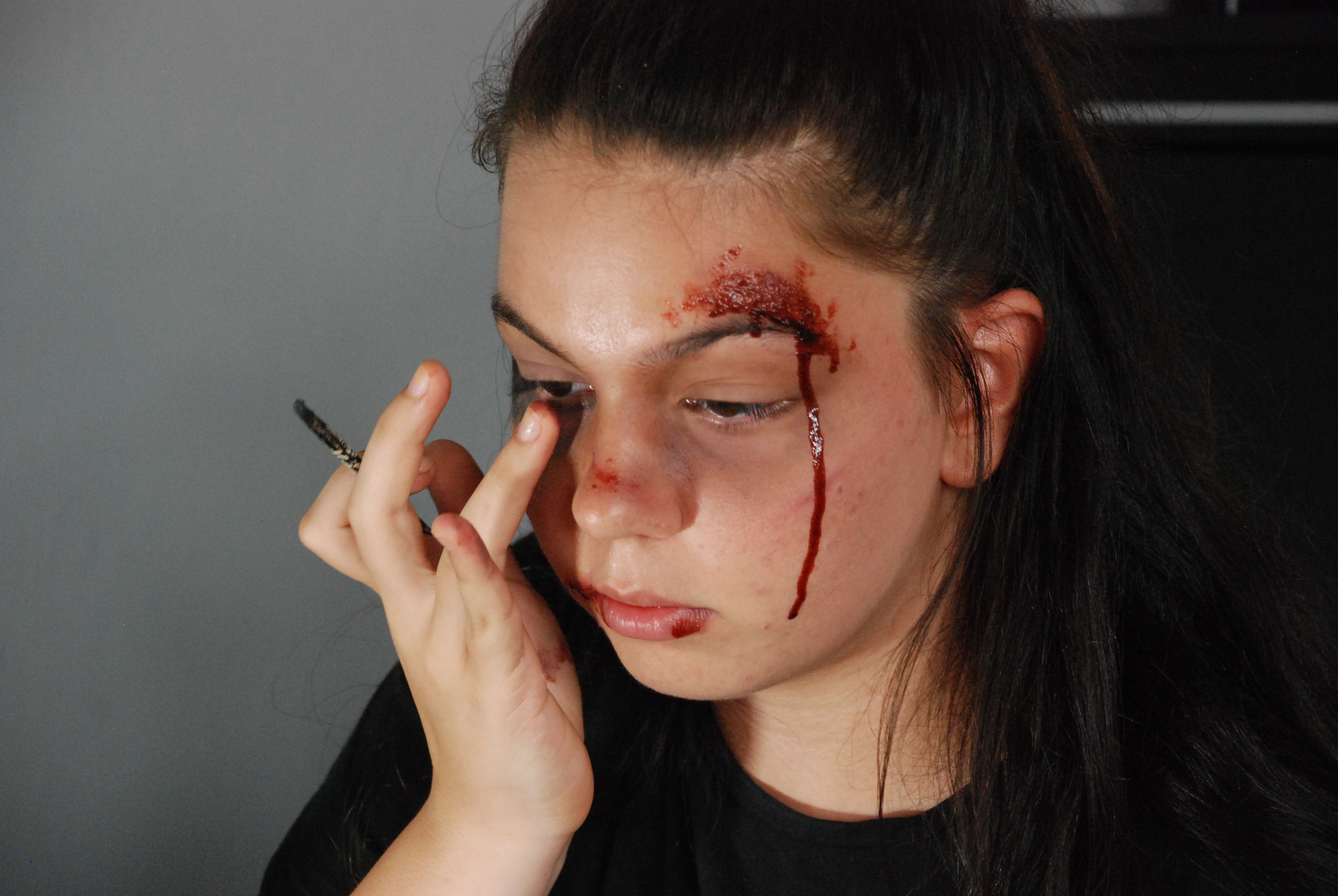 Kadına şiddete dikkat çekmek istedi! Görenlerin çığlıklarına maruz kaldı