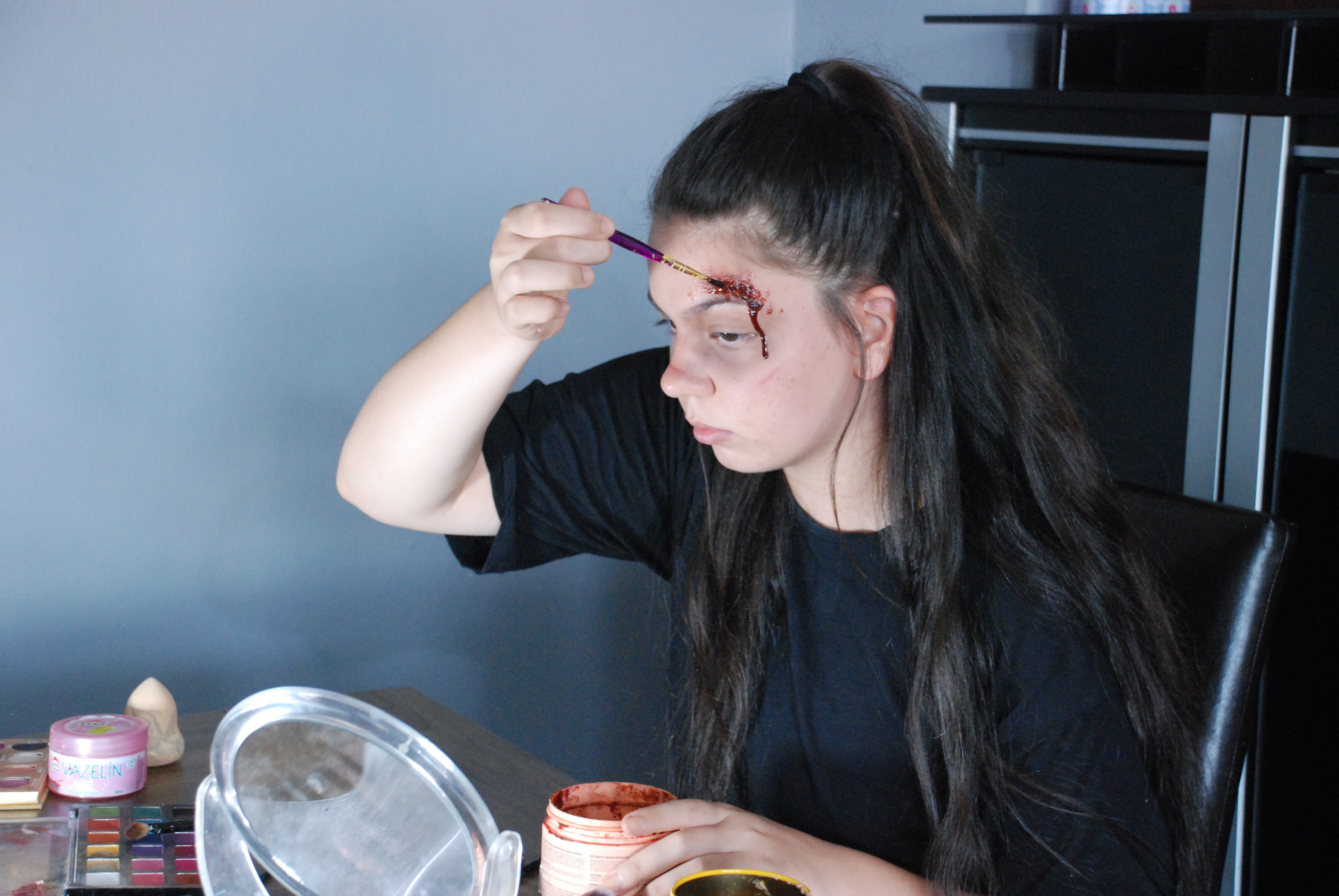 Kadına şiddete dikkat çekmek istedi! Görenlerin çığlıklarına maruz kaldı