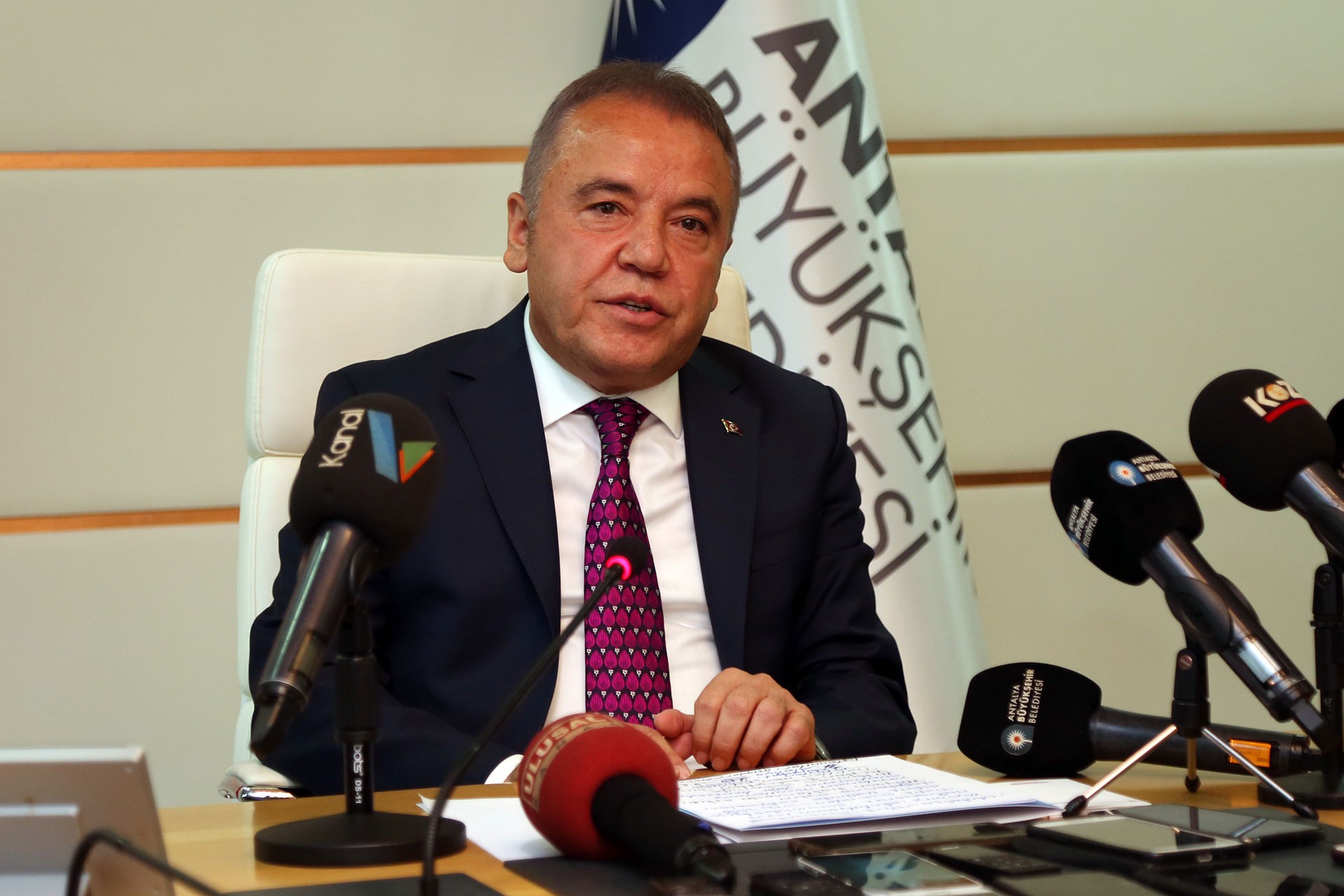 Muhittin Böcek kimdir? Nerelidir? Kaç yaşında? Nerelidir? Biyografisi