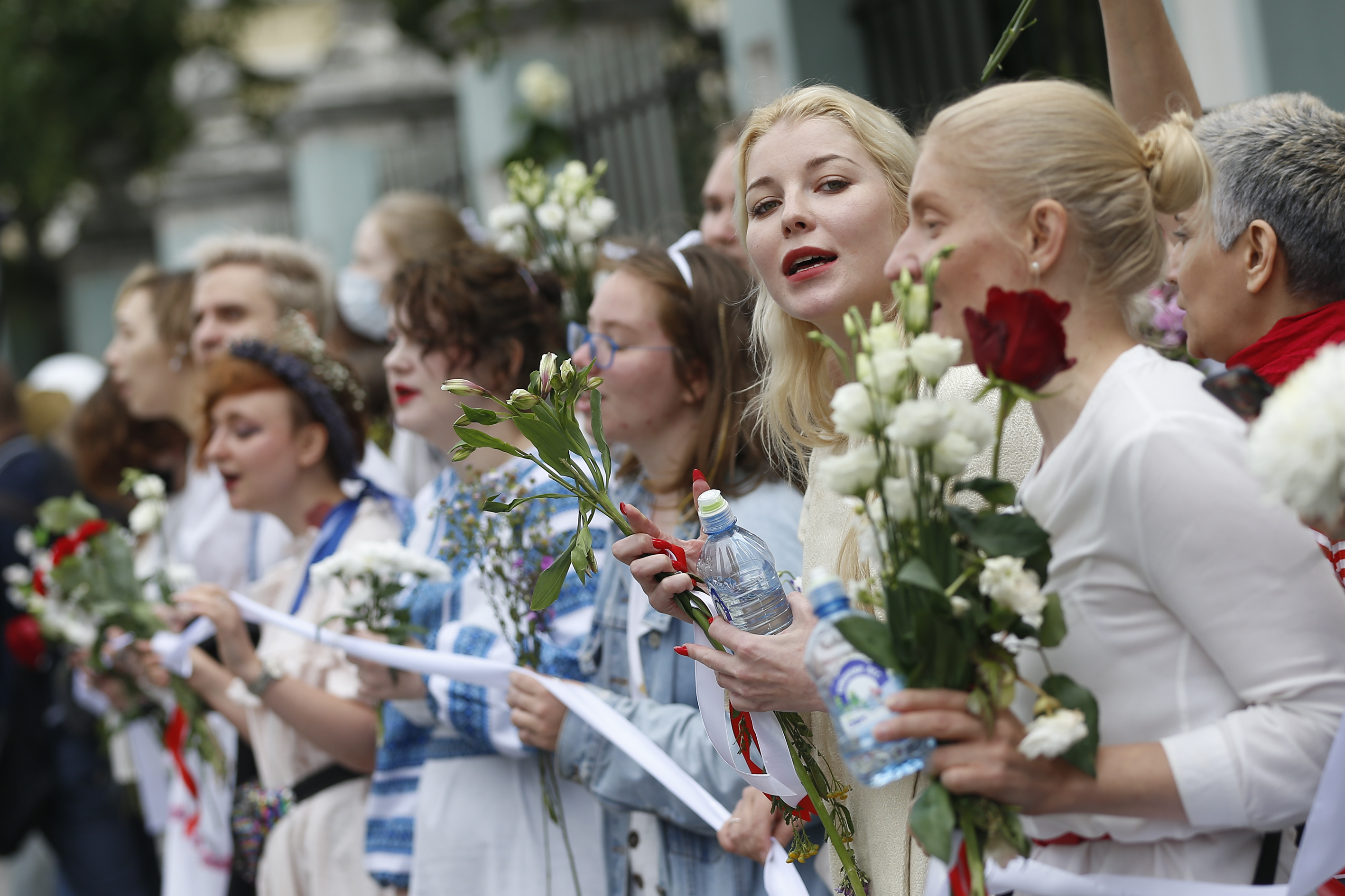 Belarus'ta seçim protestolar sürüyor! 200 bin kişi sokaklara çıktı