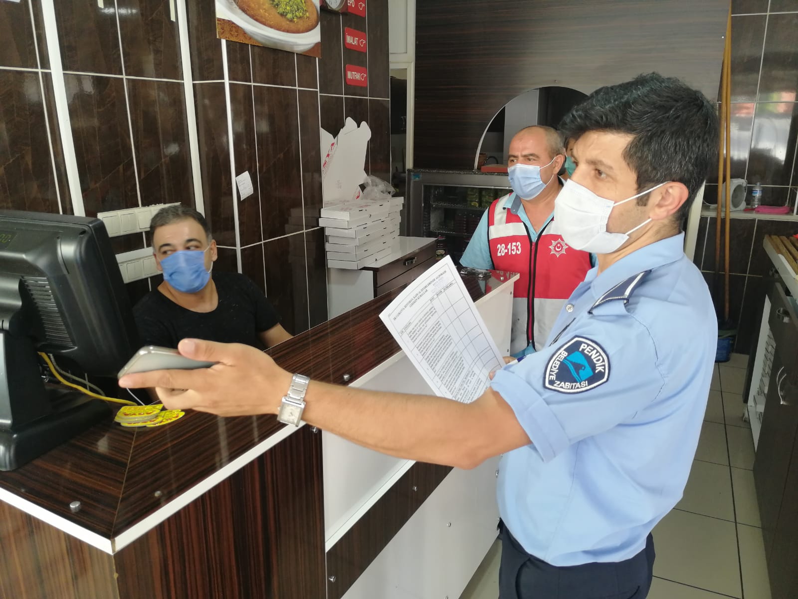 Pendik'te maske ve sosyal mesafe denetimlerine devam ediliyor!