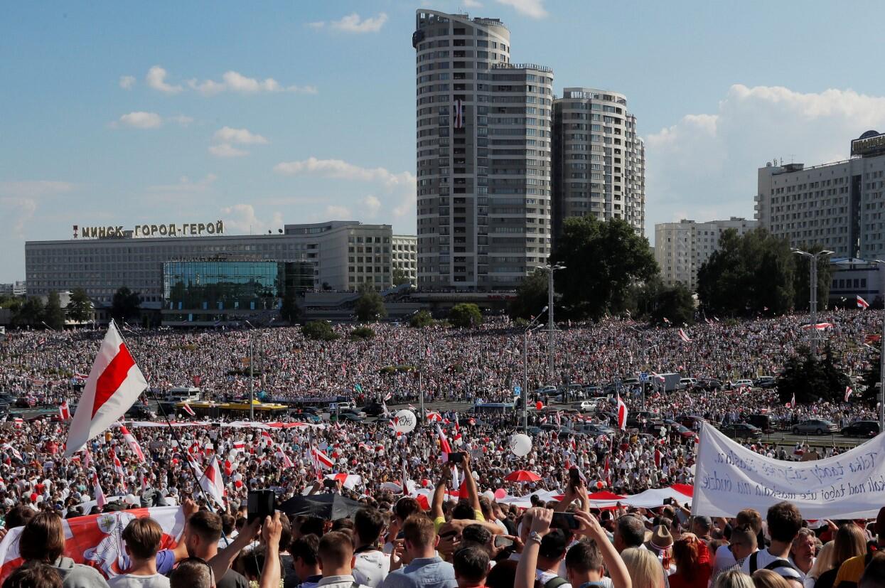 Belarus'ta seçim protestolar sürüyor! 200 bin kişi sokaklara çıktı