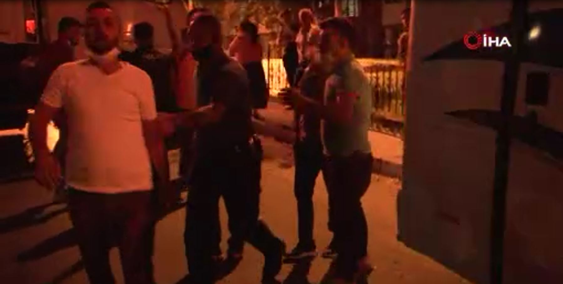 Gaziosmanpaşa'da ilk önce kaza yaptı, sonra gazetecilere saldırdı