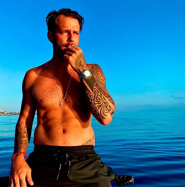 Çağla Şıkel aşk orucunu bozdu mu? DJ Emre Şenol ile anılıyor!