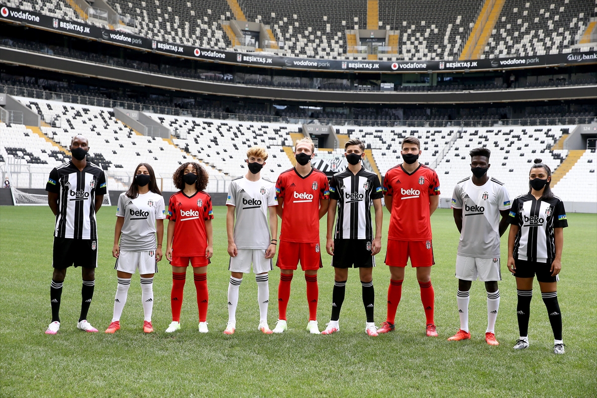 Beşiktaş yeni sezon formalarını tanıttı!