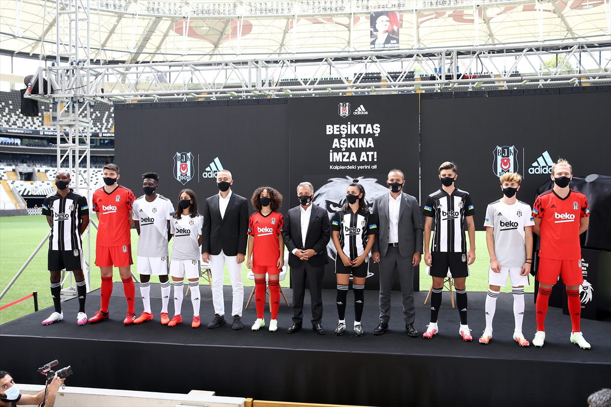 Beşiktaş yeni sezon formalarını tanıttı!