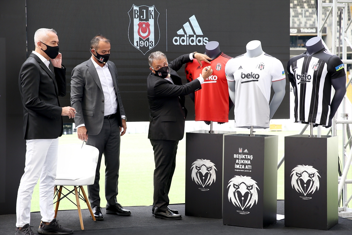 Beşiktaş yeni sezon formalarını tanıttı!