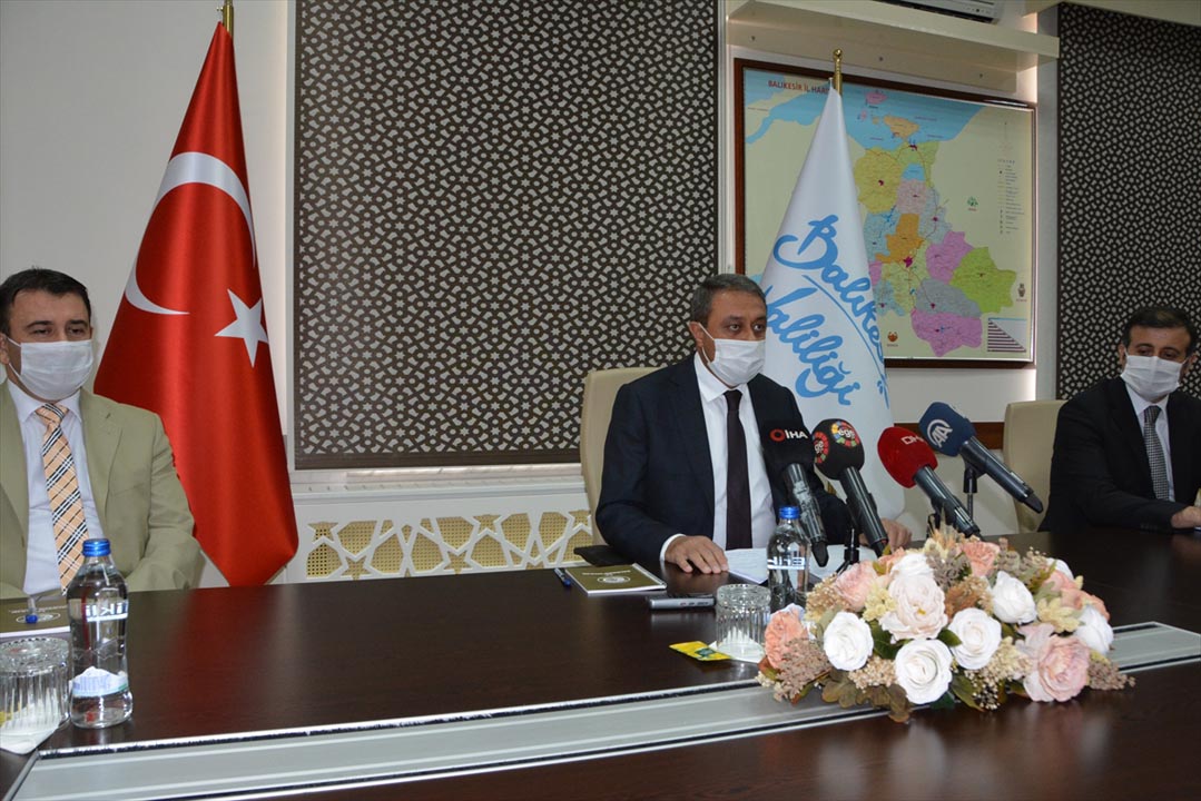 Balıkesir'de düğünlere ve 65 yaş üstü vatandaşlara kısıtlama getirildi