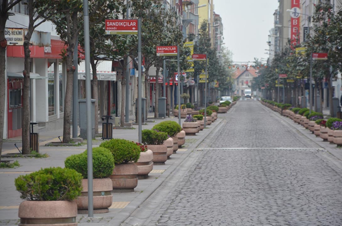 Balıkesir'de düğünlere ve 65 yaş üstü vatandaşlara kısıtlama getirildi
