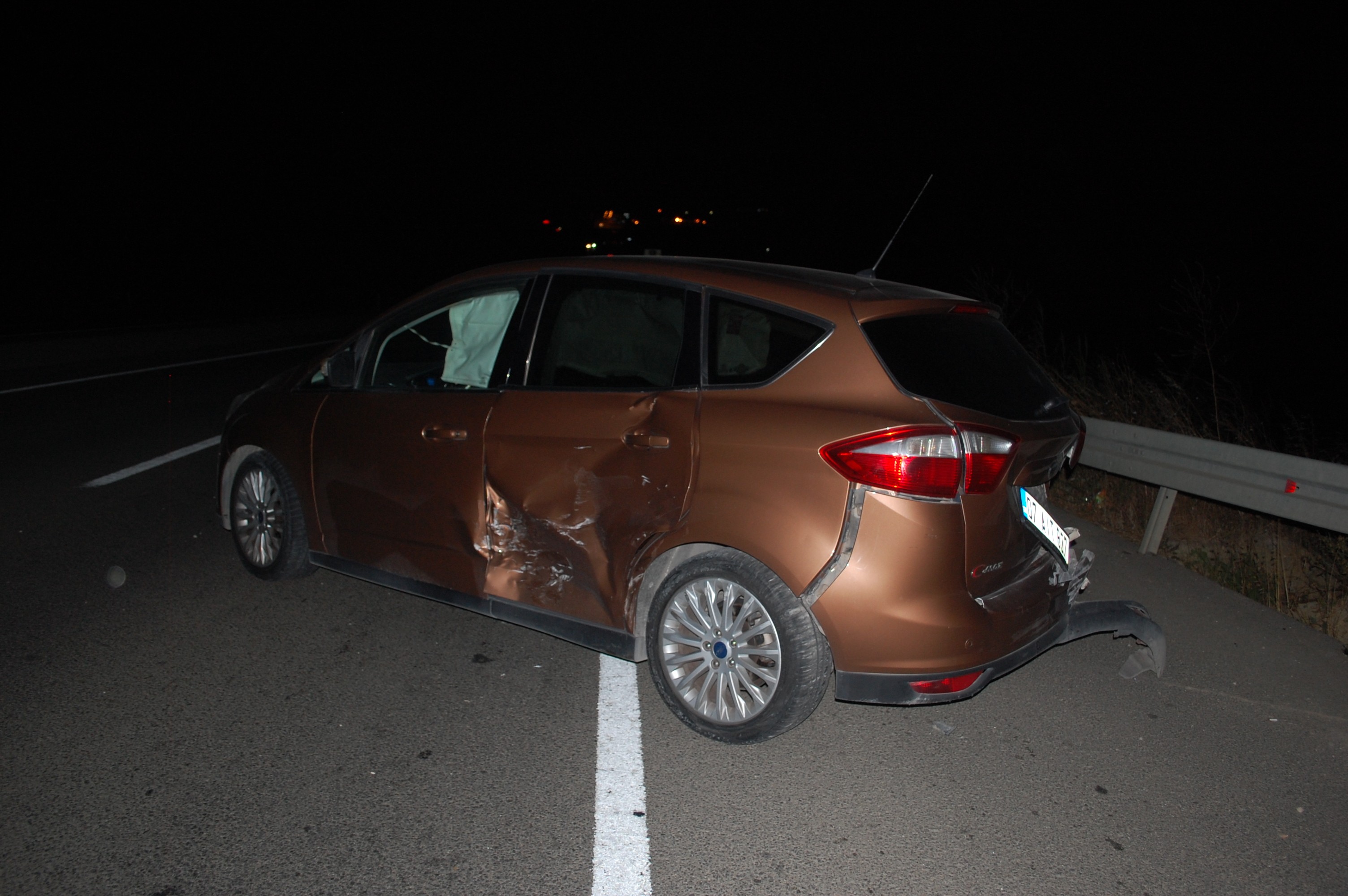 Çarptığı araçtakilere ''Zararınızı karşılayacağım'' dedi! Ortalıktan kayboldu