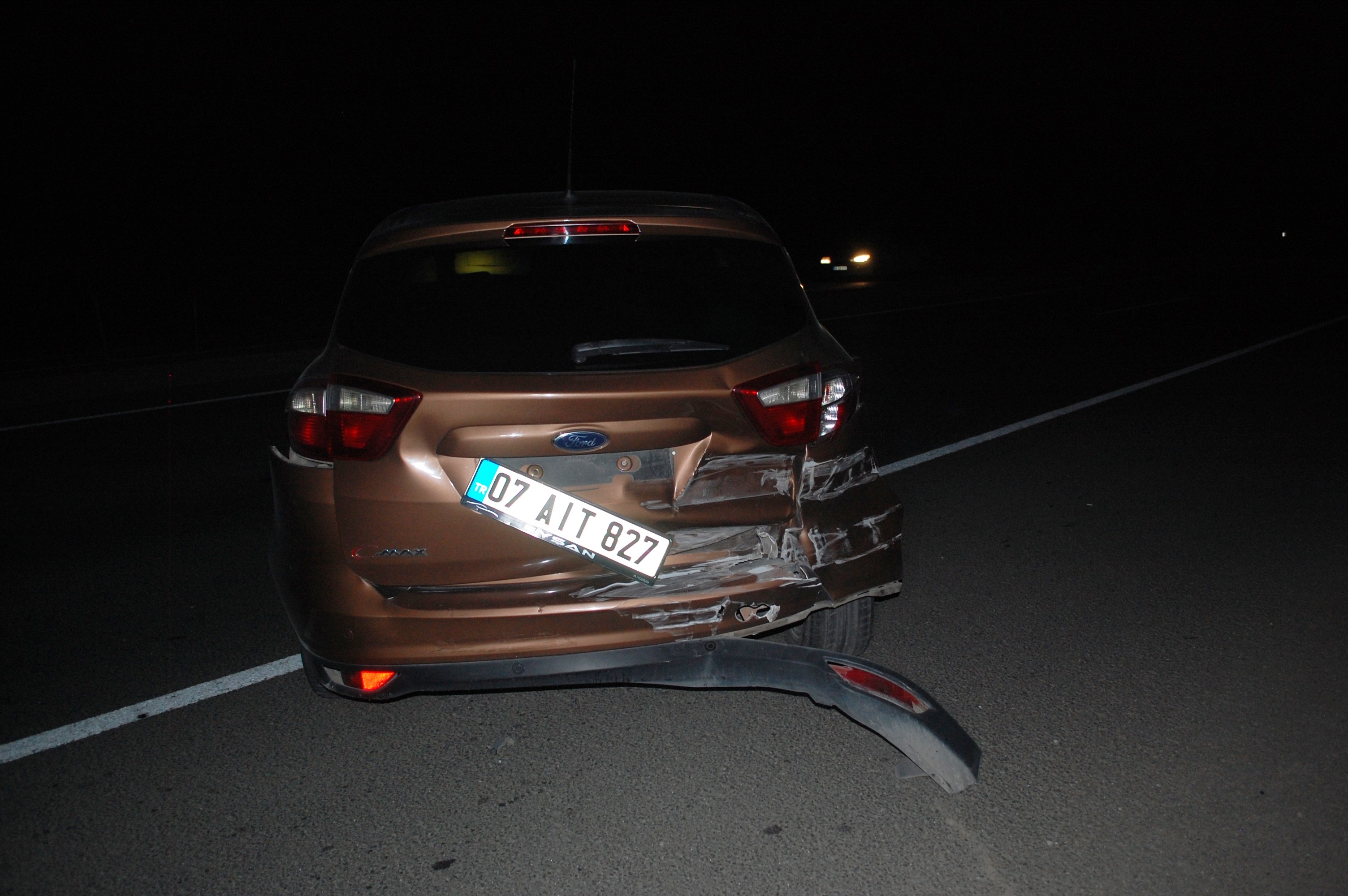 Çarptığı araçtakilere ''Zararınızı karşılayacağım'' dedi! Ortalıktan kayboldu