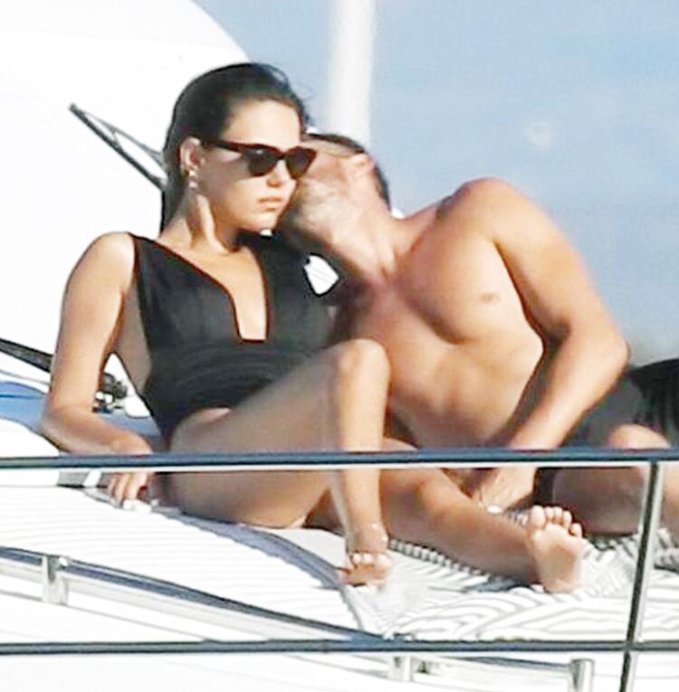 Özgü Kaya ve sevgilisi Burak Serdar Şanal teknede görüntülendi