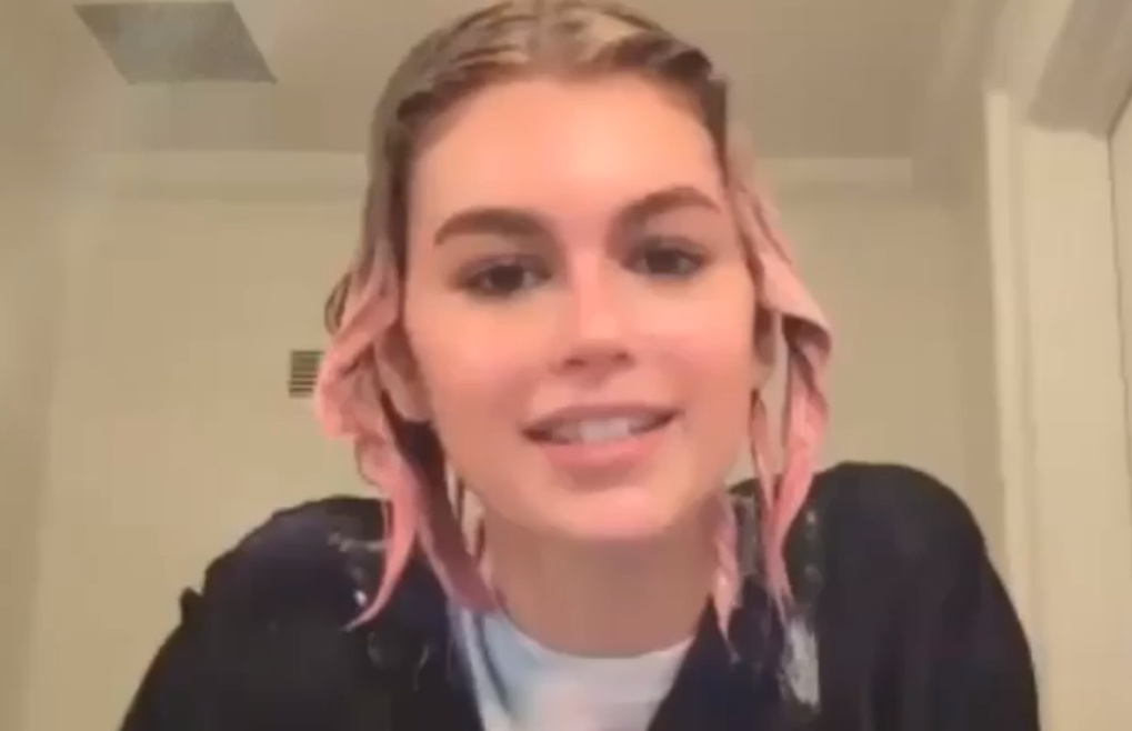 Kaia Garber canlı yayında saçını boyadı!