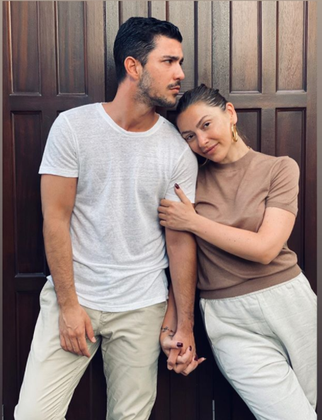 Hadise'den Kaan Yıldırım ile aşk dolu poz: Yanımda, Sağımda, Solumda, Ufkumda