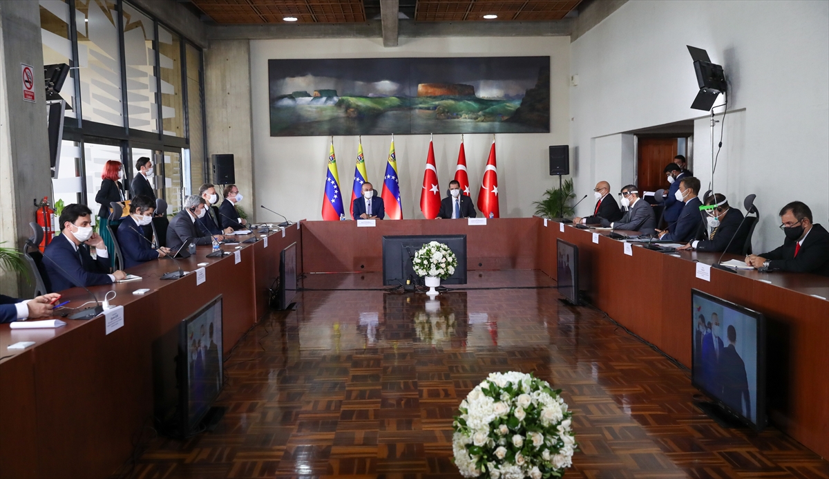 Çavuşoğlu Venezuela'da: 4 anlaşma için imzalar atıldı