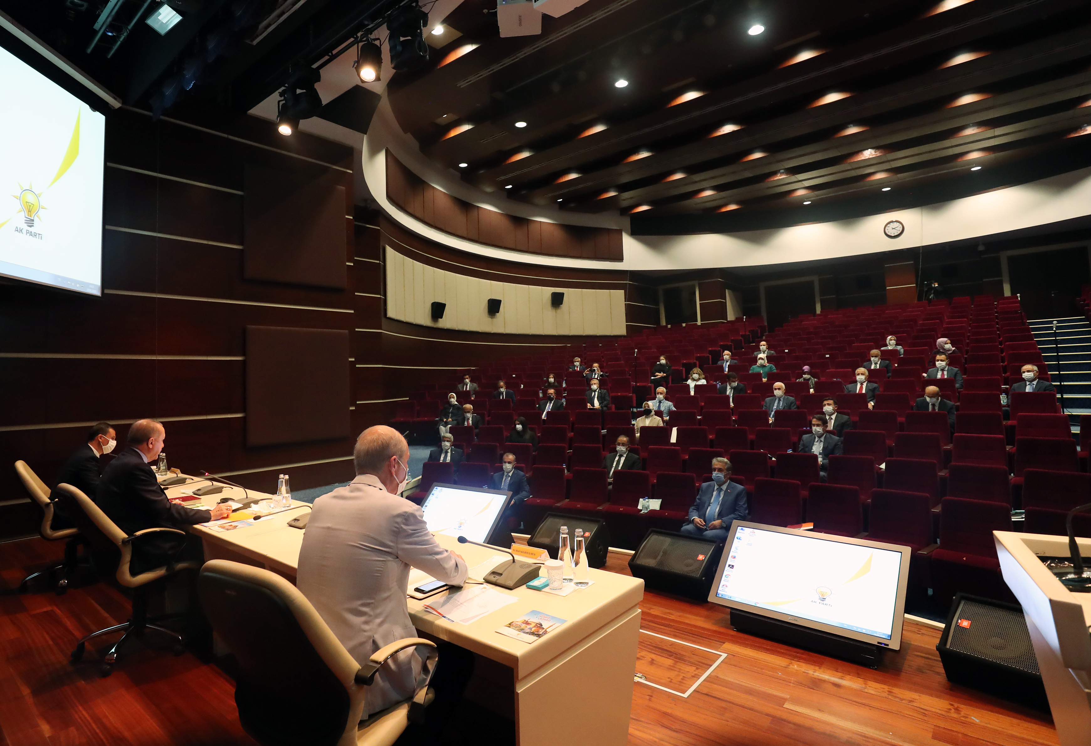 Erdoğan, kurmaylarını uyardı: Herkes düşüncelerini kendi saklasın