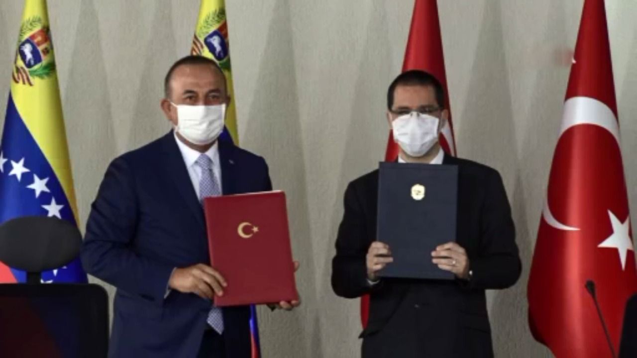 Çavuşoğlu Venezuela'da: 4 anlaşma için imzalar atıldı