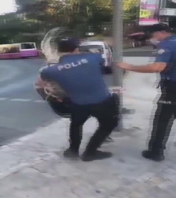 Kadıköy'de maskesiz kadının gözaltı görüntüsü üzerine polisler görevden uzaklaştırıldı