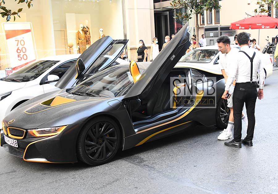 Enes Batur yeni sevgilisi Ecenaz Üçer ile ilk kez görüntülendi!