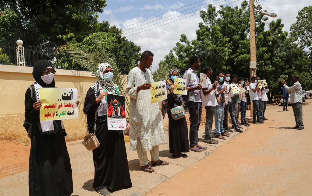 BAE - İsrail arasındaki normalleşme anlaşması Sudan'da protesto edildi