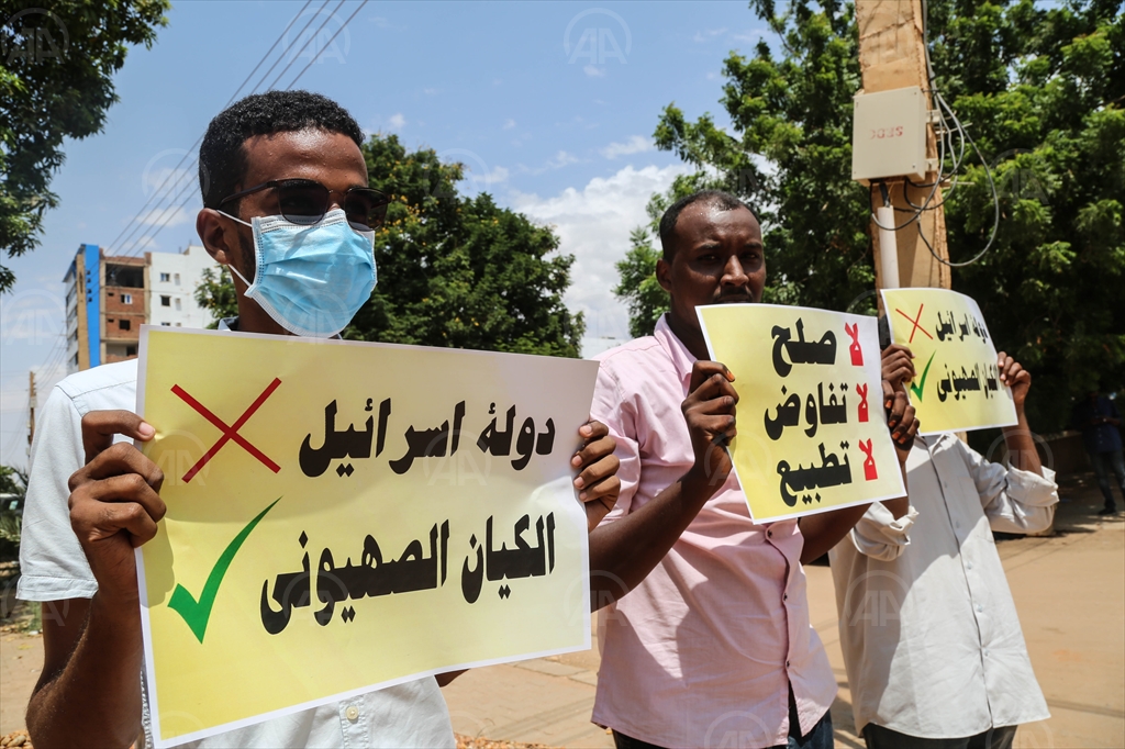 BAE - İsrail arasındaki normalleşme anlaşması Sudan'da protesto edildi