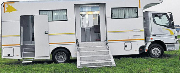 Simge Sağın'dan bikinisiyle iddialı pozlar!