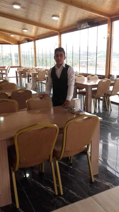 Adresi bilemeyen genç 3 yerinden bıçaklandı! Acılı aile isyan etti