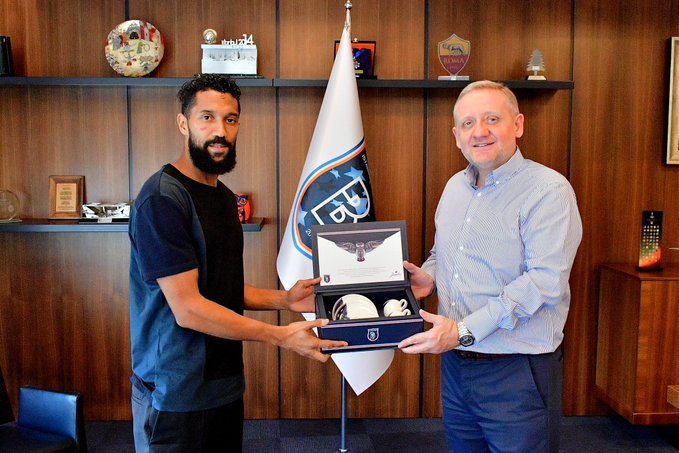 Başakşehir, Gael Clichy ile yollarını ayırdı!