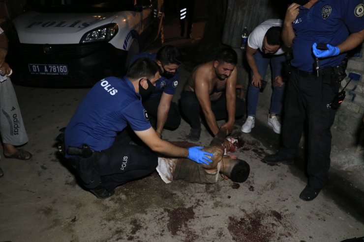 Adana'da sokakta ağır yaralı halde bulanan şahsa ilk müdahale polis tarafından yapıldı