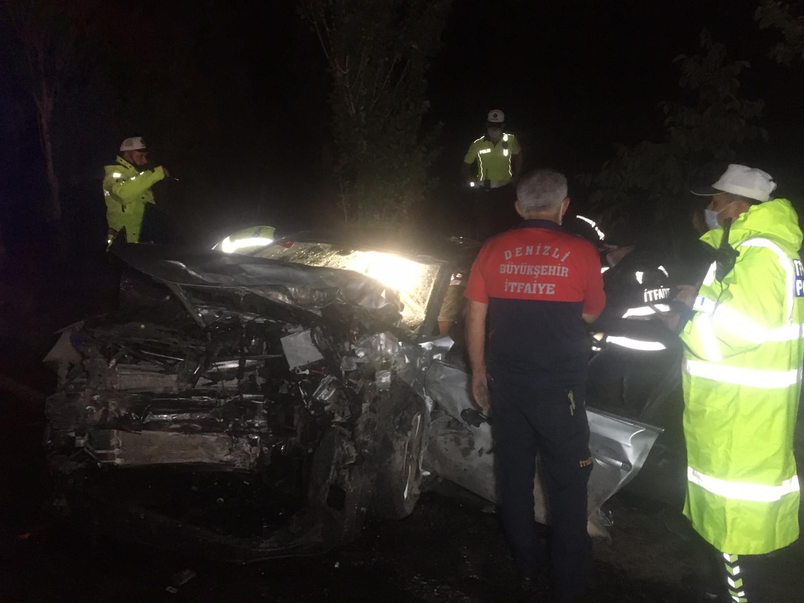 Denizli'de feci kaza: 2 ölü, 3 yaralı!