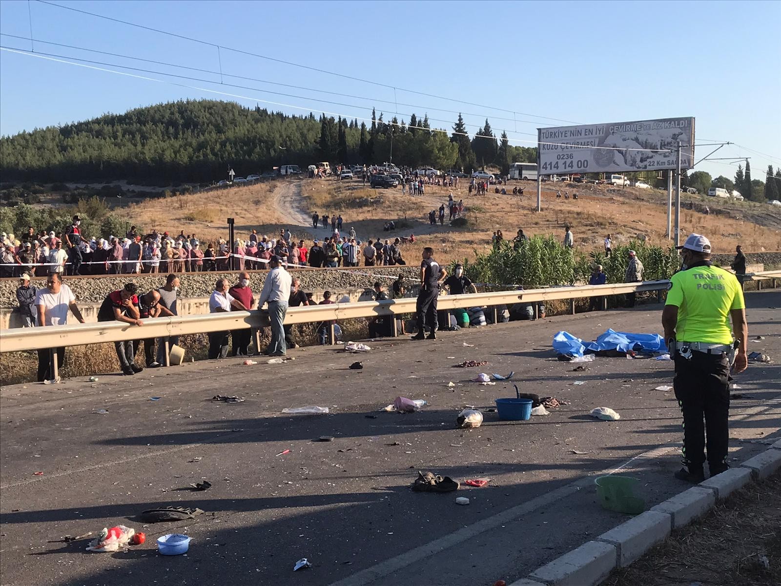 Manisa'da traktör ile panelvan çarpıştı: 2 ölü, 9 yaralı