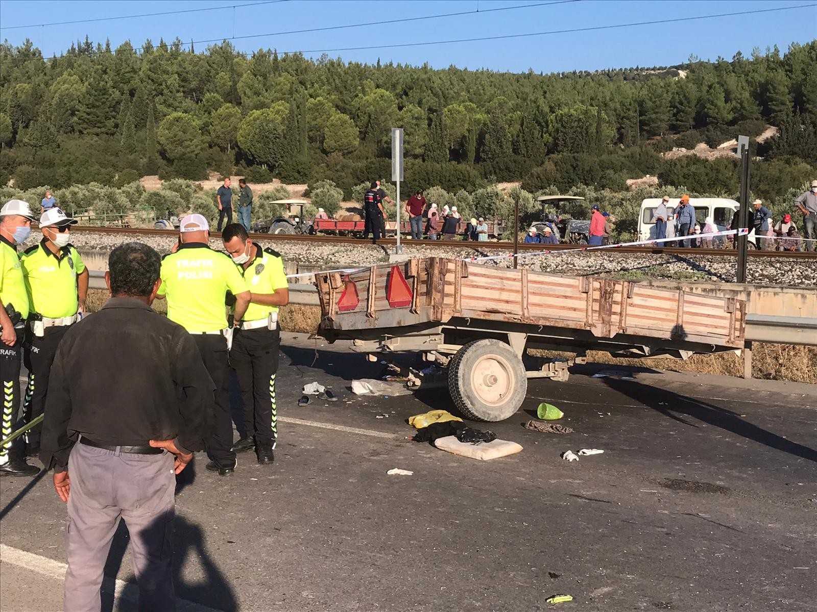 Manisa'da traktör ile panelvan çarpıştı: 2 ölü, 9 yaralı