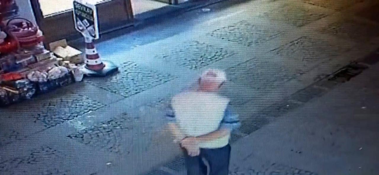 Maskesiz vatandaş yerde bulduğu maskeyi kullandı