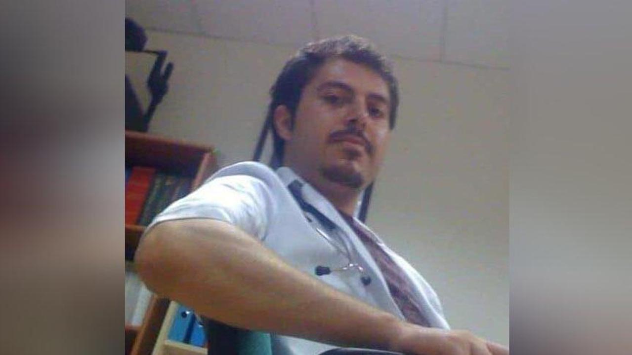 Maskesiz vatandaş yerde bulduğu maskeyi kullandı