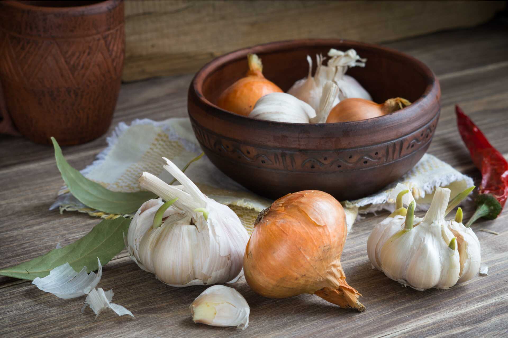 Sarımsak kokusu nasıl geçer? Sarımsak nedir? Faydaları nelerdir?