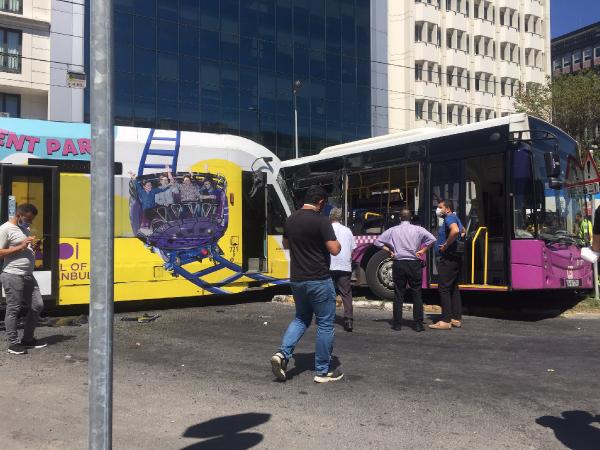 İstanbul'da tramvay ile halk otobüsü çarpıştı
