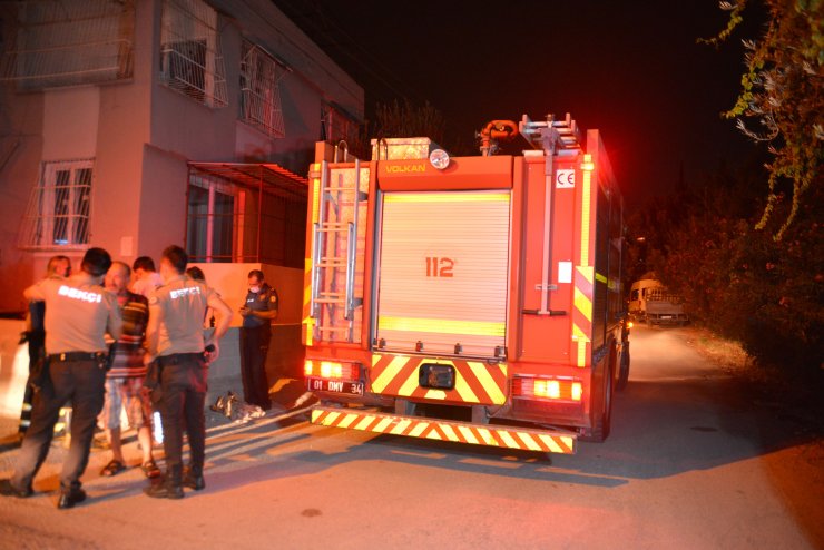 Adana'da kendini evine kilitleyip evini yakan şahıs dumandan zehirlendi
