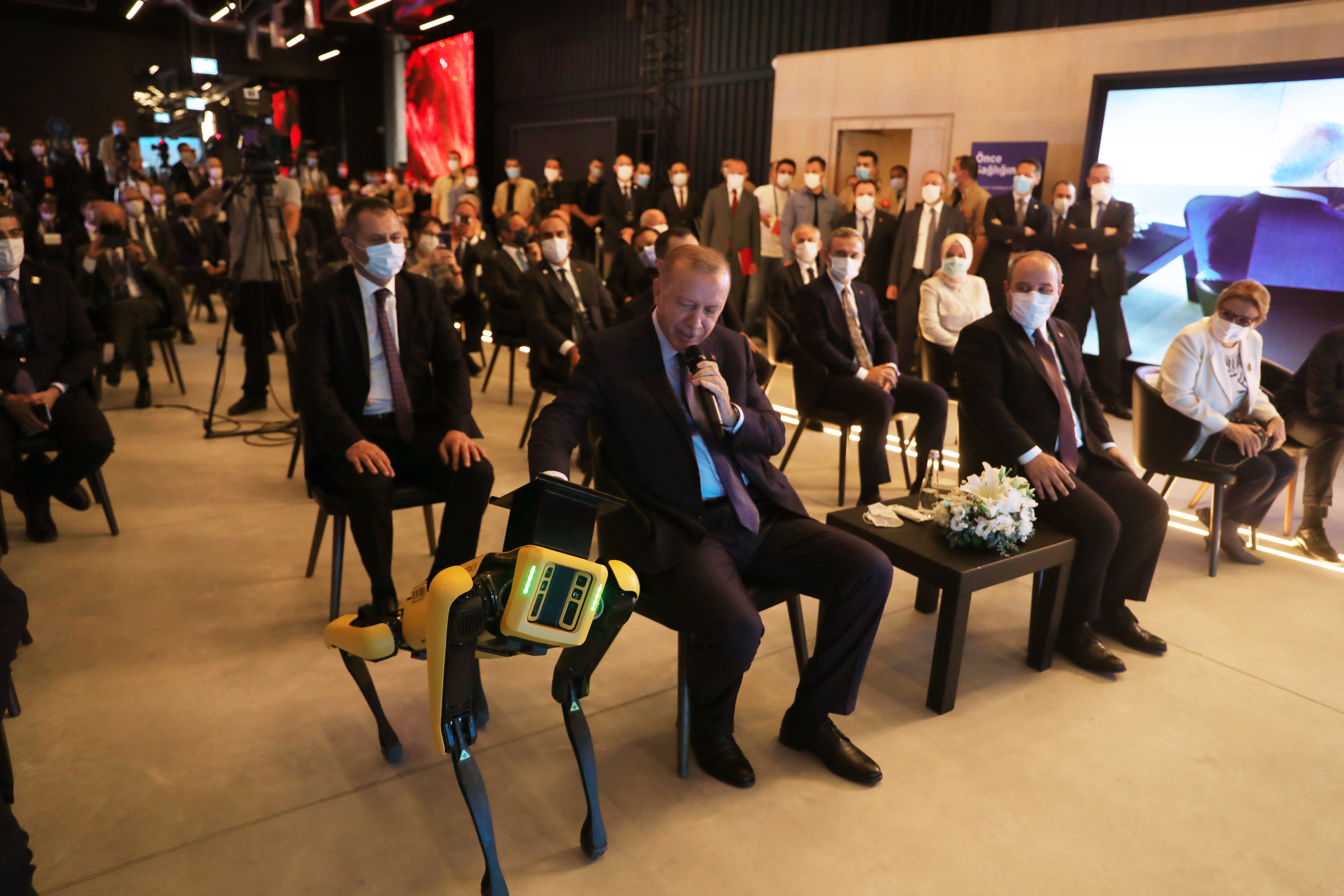 Erdoğan: Güçlü Türkiye'yi inşa etmek için var gücümüzle çalışacağız