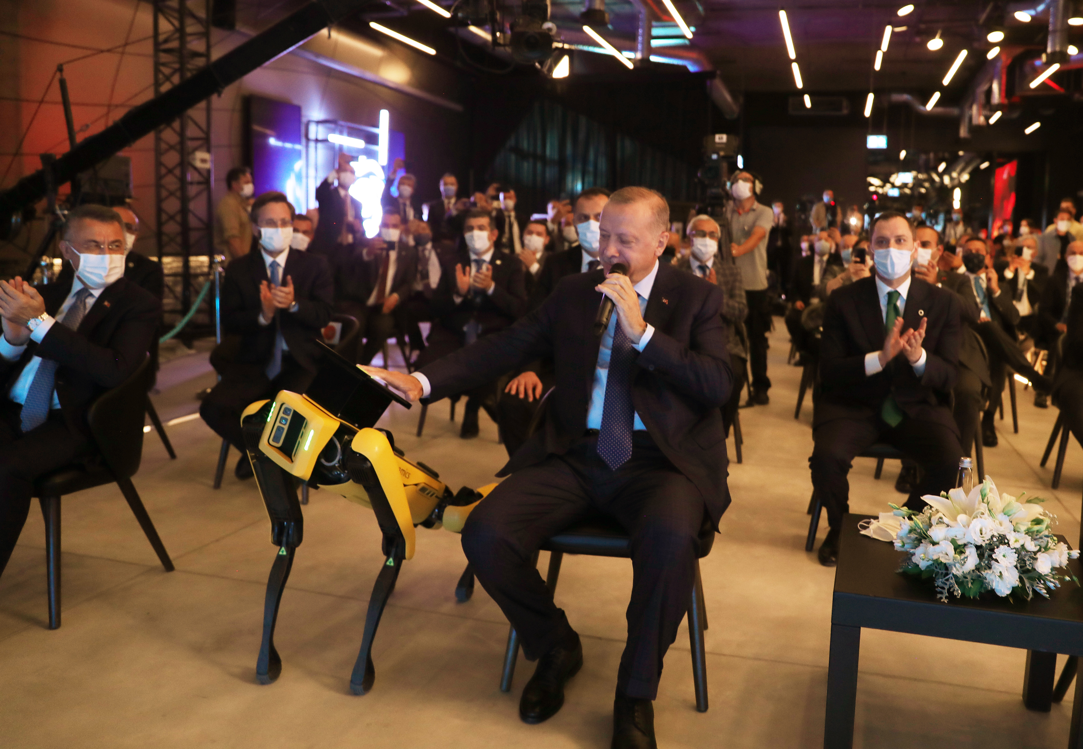 Erdoğan: Güçlü Türkiye'yi inşa etmek için var gücümüzle çalışacağız