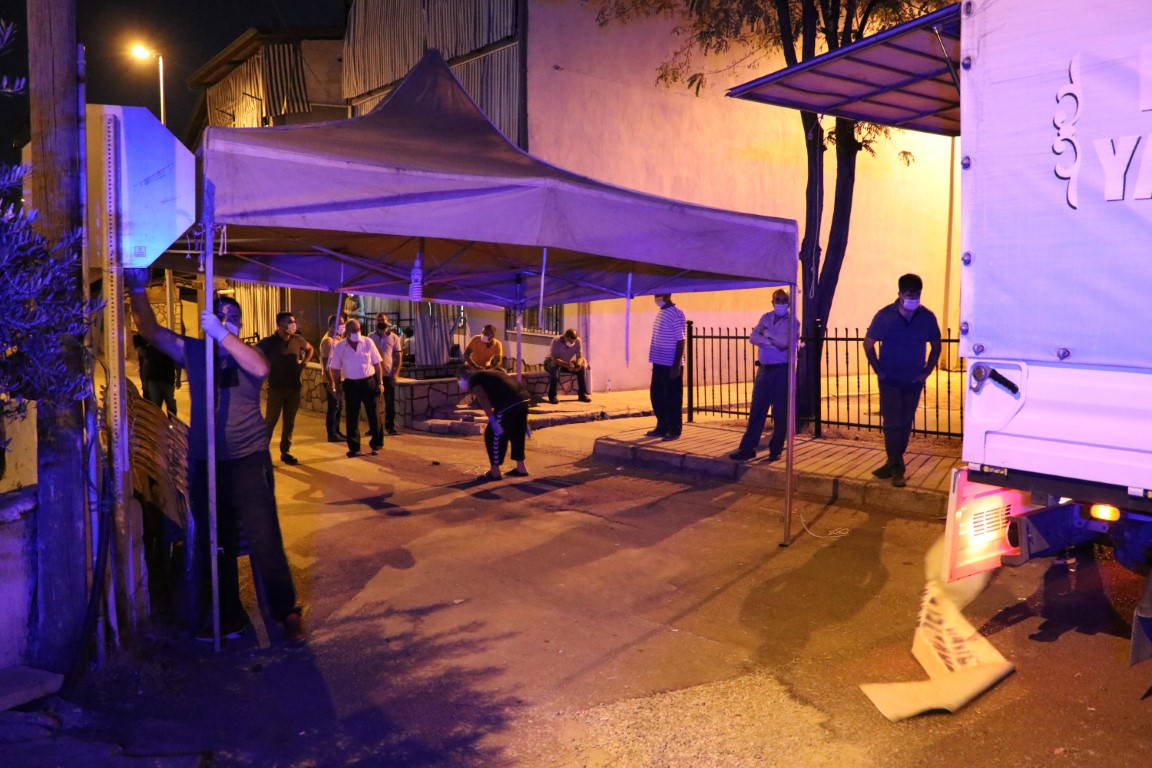 Koronavirüsten ölen kişinin evinin önündeki taziye çadırı yok artık dedirtti!