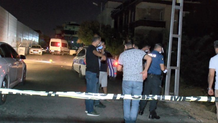 Pendik'te iki grup arasında çıkan silahlı kavgada 2 kişi yaralandı