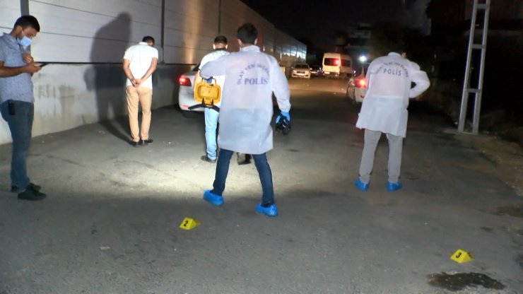 Pendik'te iki grup arasında çıkan silahlı kavgada 2 kişi yaralandı