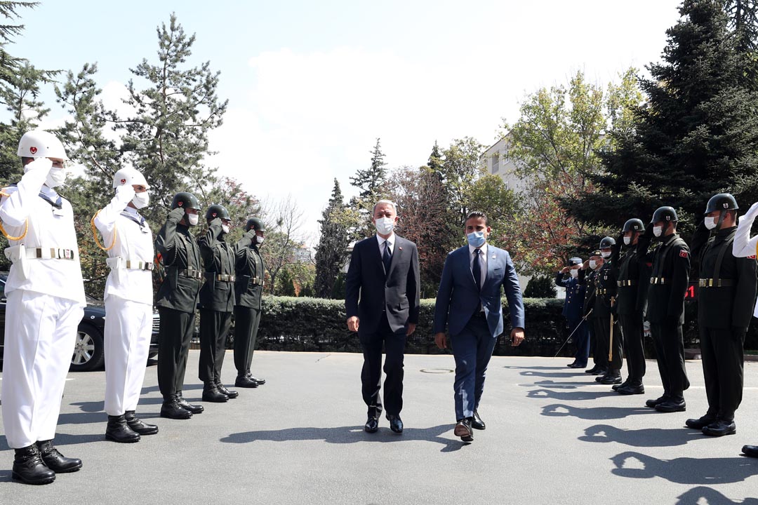 Bakan Akar, Libya Savunma Bakanı Namroush ile görüştü