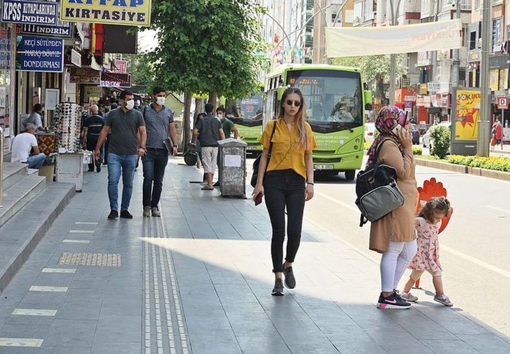 Çermik Belediye başkanının eşi, koronavirüs nedeniyle hayatını kaybetti