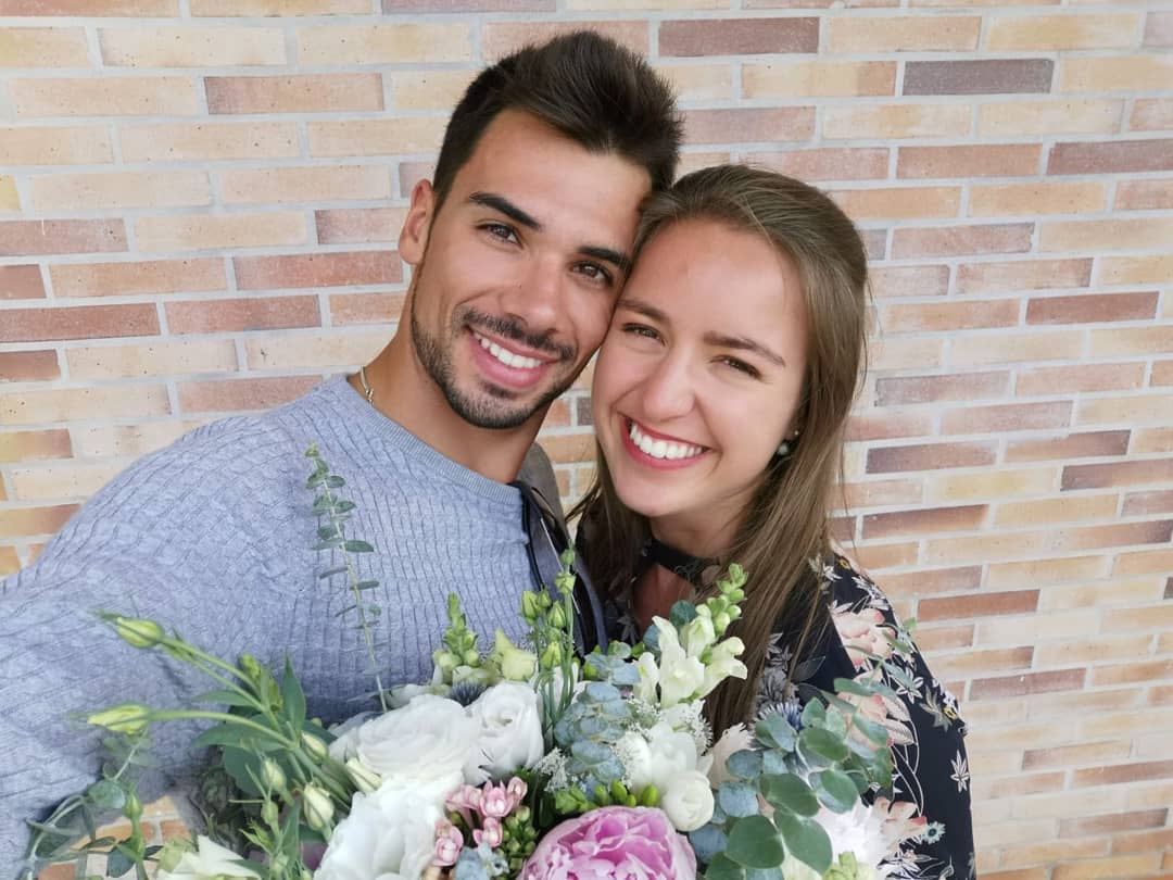 Ünlü motosikletçi, 11 yıldır gizli ilişkisi olduğu üvey kardeşiyle nişanlandı!