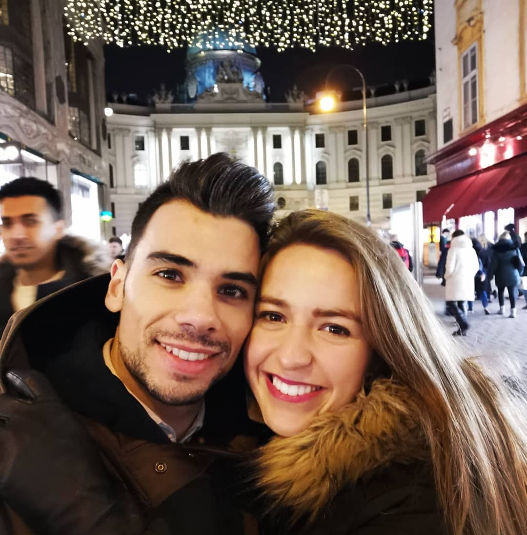 Ünlü motosikletçi, 11 yıldır gizli ilişkisi olduğu üvey kardeşiyle nişanlandı!