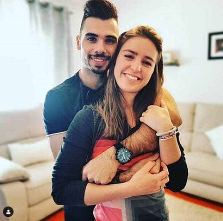 Ünlü motosikletçi, 11 yıldır gizli ilişkisi olduğu üvey kardeşiyle nişanlandı!