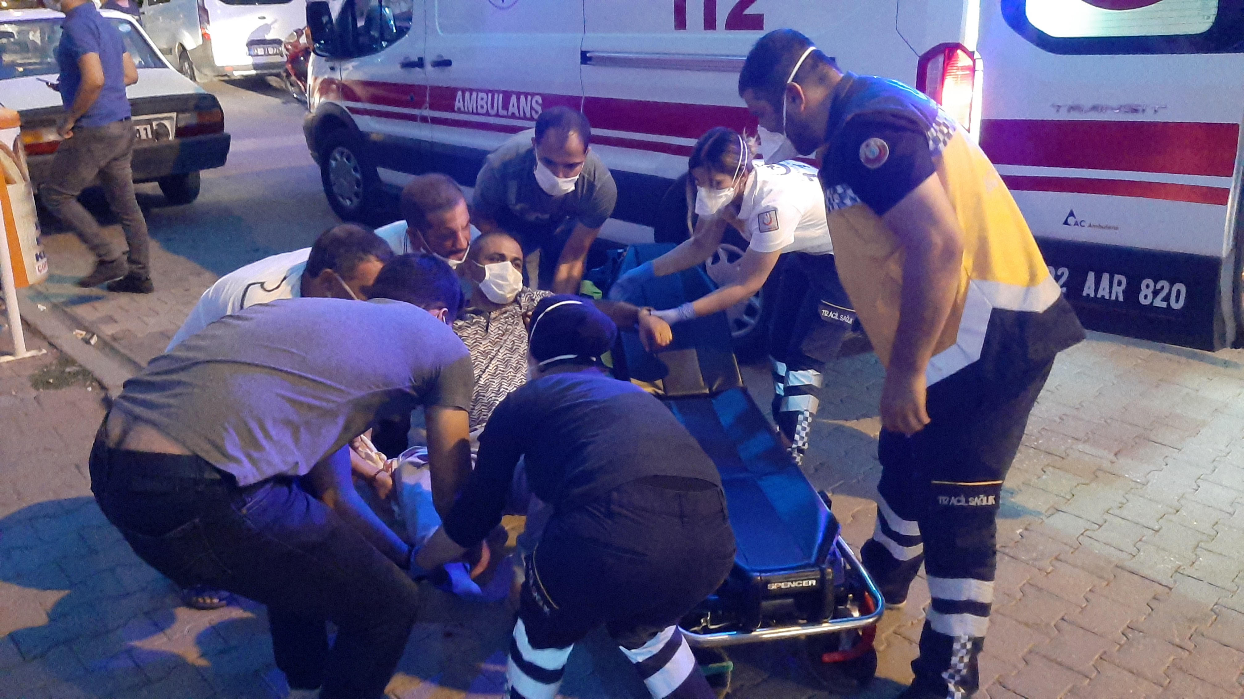 Korkunç olay! Sokak ortasında kimliği belirsiz şahsın silahlı saldırına uğradı