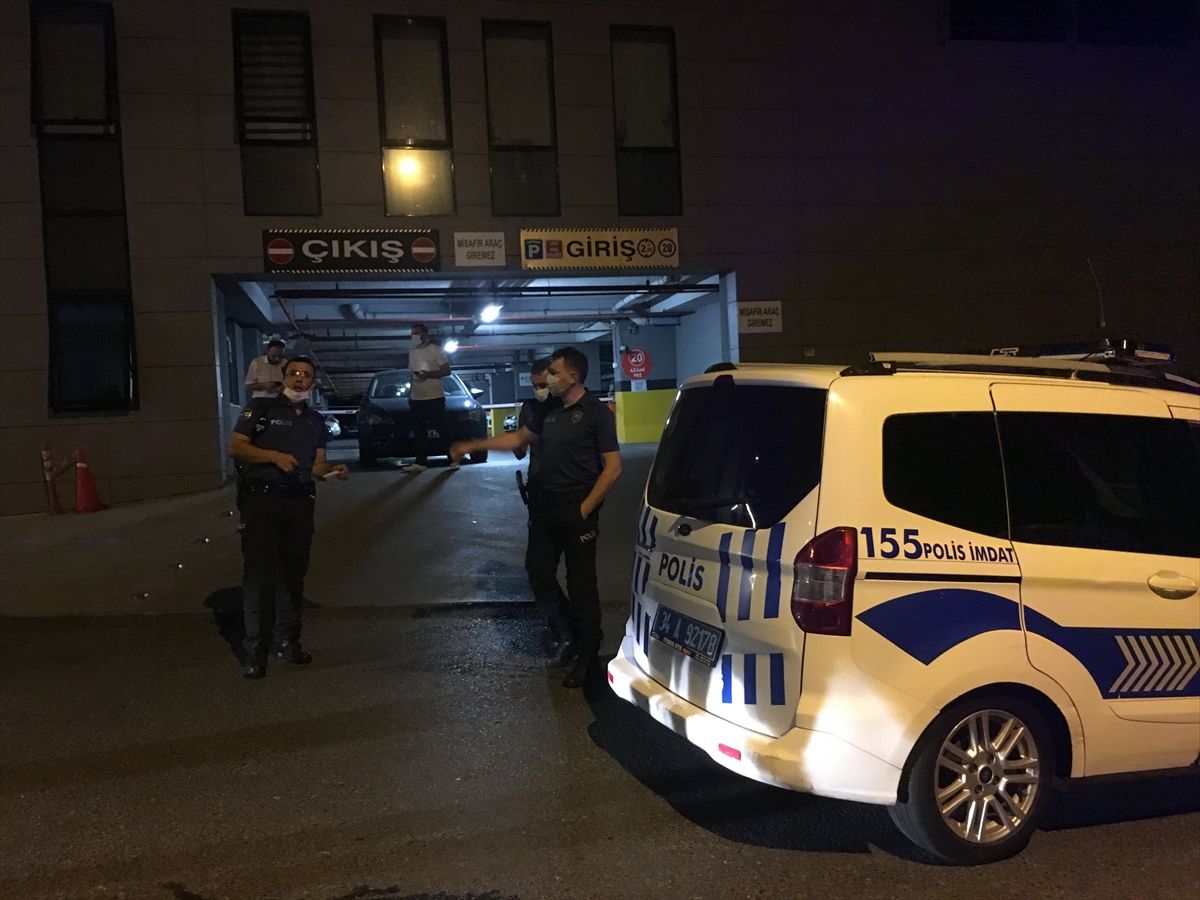 Kadıköy'de 2 şüpheli polis ve güvenlik görevlisini bıçakladı